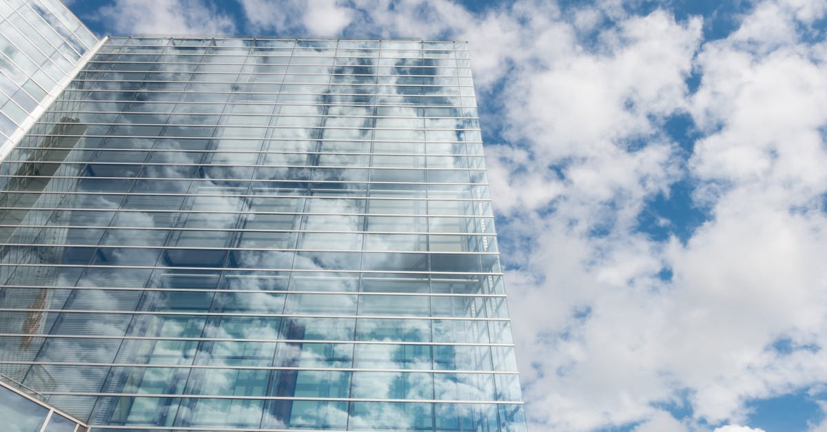 découvrez l'importance de la transparence dans nos interactions quotidiennes. apprenez comment la clarté et l'honnêteté renforcent la confiance et favorisent des relations saines dans toutes les sphères de la vie, de l'entreprise à la société.
