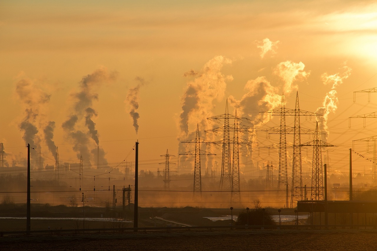 découvrez l'impact environnemental des transports et les solutions pour réduire la pollution, les émissions de gaz à effet de serre et préserver la planète.