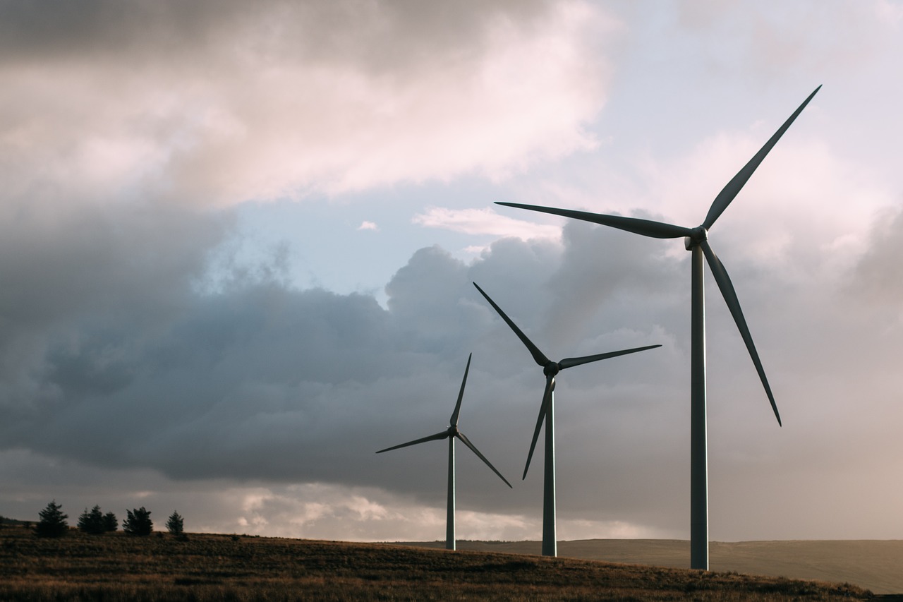 découvrez comment intégrer les énergies renouvelables dans votre maison pour réduire votre impact environnemental et économiser sur vos factures d'énergie.