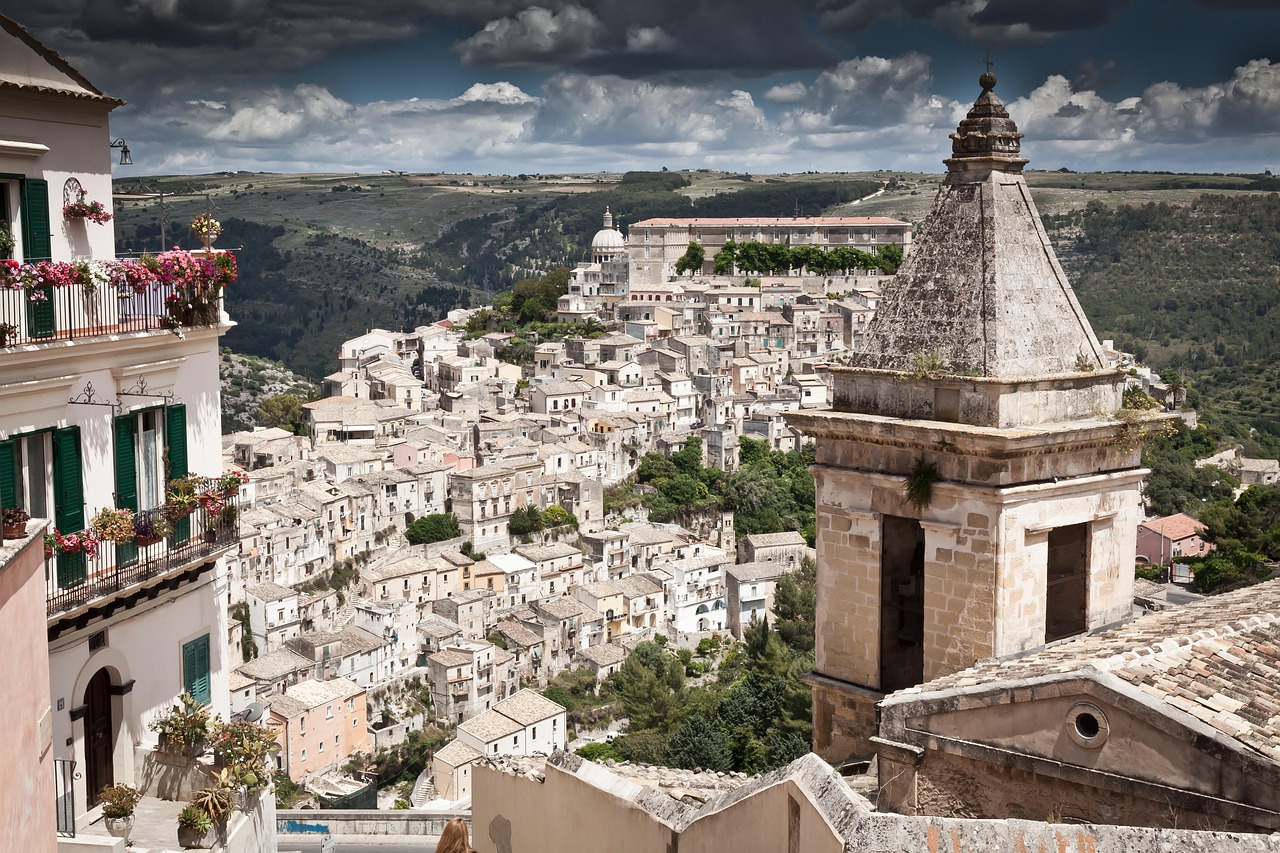 découvrez la sicile, une île enchanteresse mêlant histoire, plages magnifiques, cuisine savoureuse et paysages époustouflants.