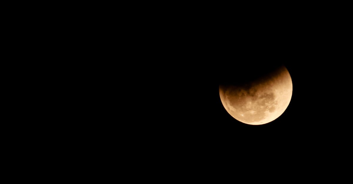 découvrez les mystères des satellites terrestres, ces engins fascinants qui orbitent autour de notre planète. explorez leur rôle essentiel dans les communications, la météorologie et l'observation de la terre. apprenez comment ils contribuent à notre compréhension de l'univers et à la vie quotidienne.