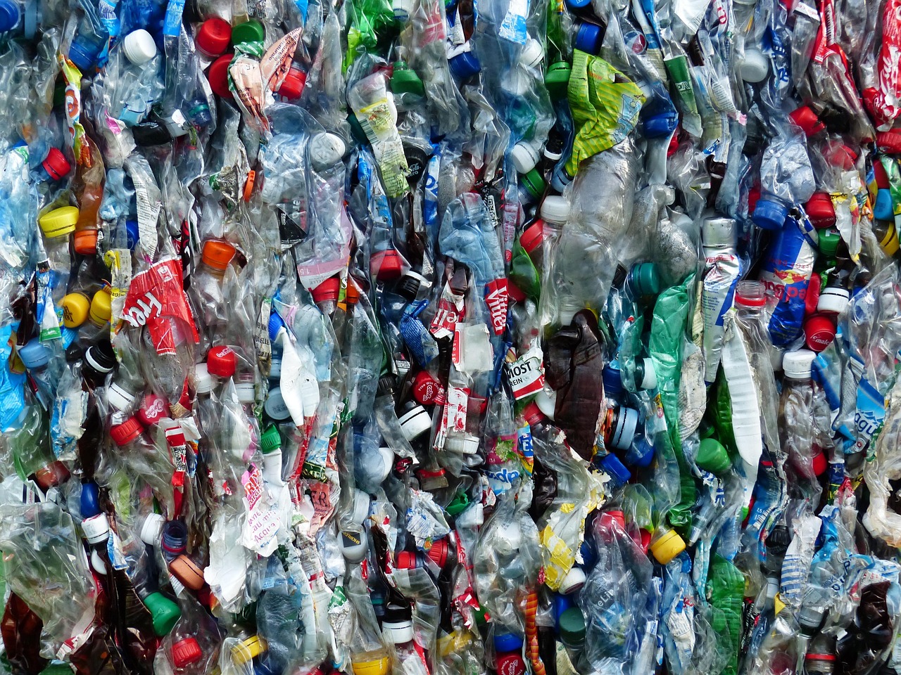 découvrez l'importance du recyclage du plastique, ses méthodes efficaces et comment contribuer à la réduction des déchets plastiques pour un environnement plus propre.