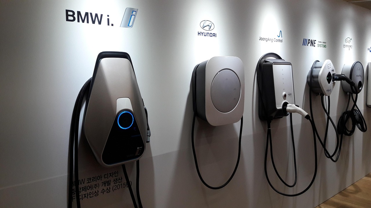 découvrez tout ce qu'il faut savoir sur les voitures électriques : avantages, fonctionnement, autonomie, coûts et conseils pour bien choisir votre véhicule écologique.