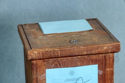 Pierre Hurmic en tête aux municipales de Bordeaux : une victoire partielle sous forte pression avant le second tour