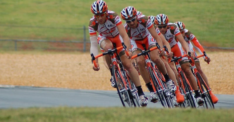 Course, débats et périples à vélo
