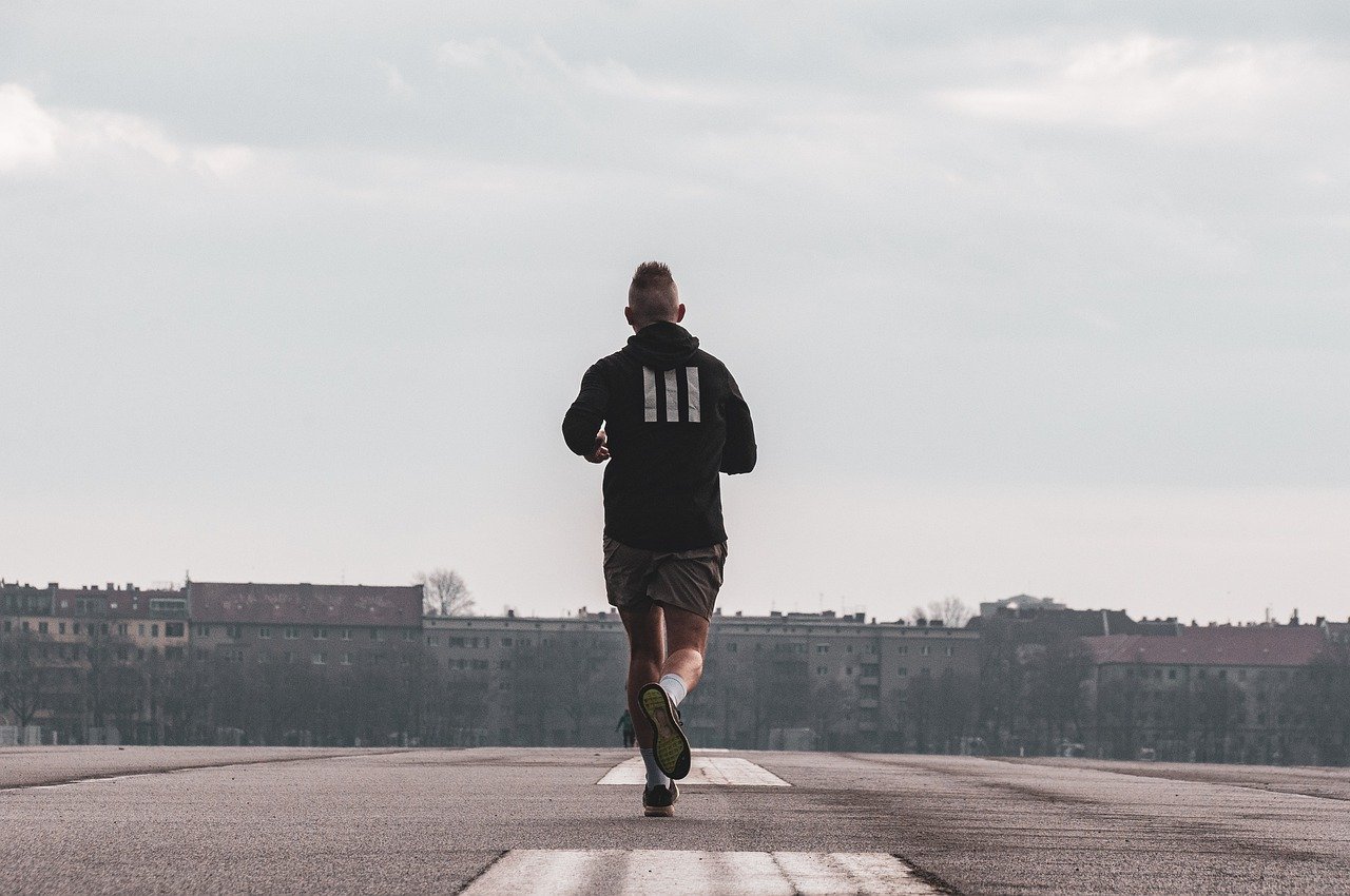 Le trail : un sport en symbiose avec la nature, mais source de débats écologiques