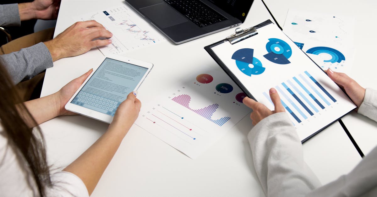 découvrez comment l'économie collaborative transforme notre façon de consommer et d'interagir. explorez les concepts, les exemples et les avantages de cette tendance innovante qui favorise le partage et la coopération entre individus.