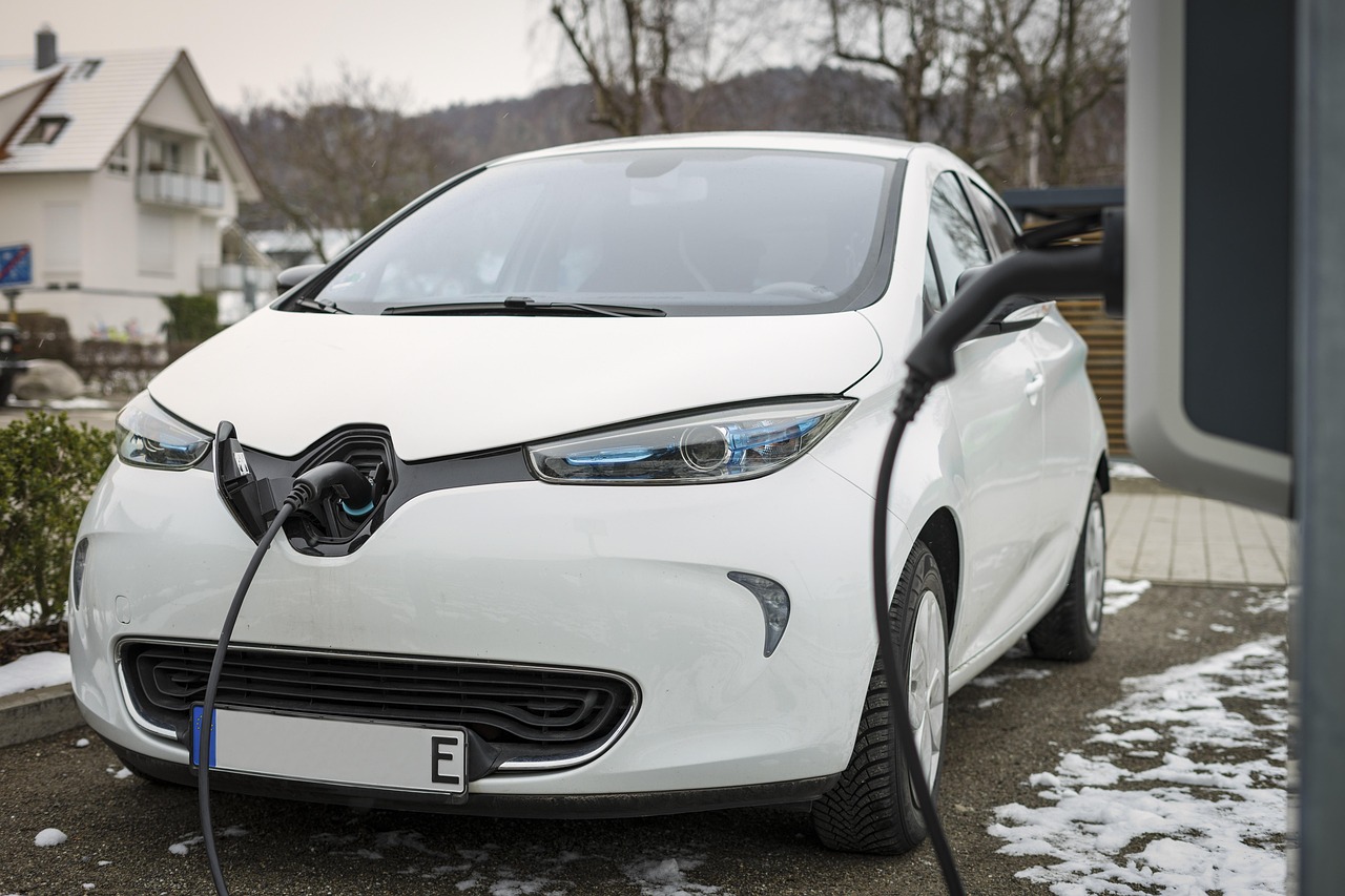 découvrez tout ce qu'il faut savoir sur les voitures électriques : avantages, fonctionnement, autonomie, coût, et conseils pour bien choisir votre véhicule électrique.