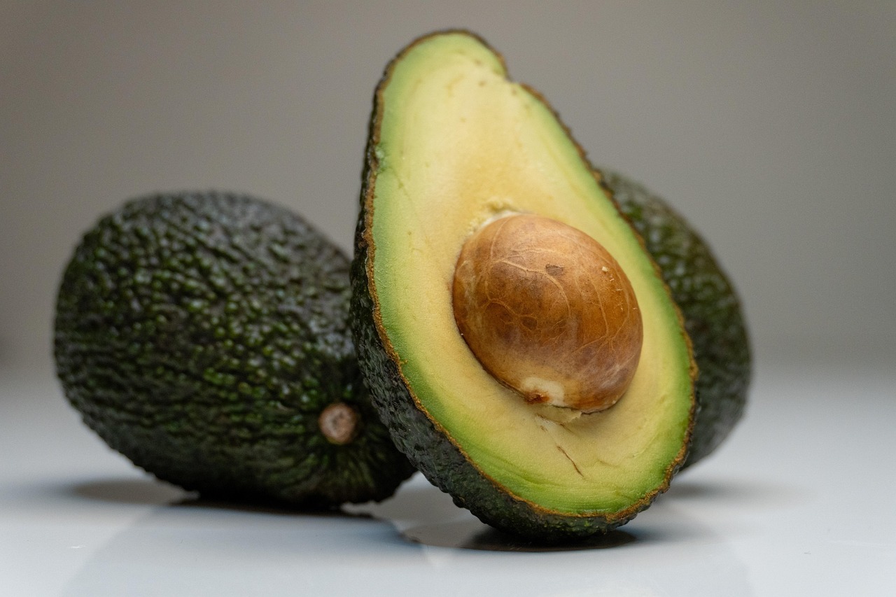 découvrez tout sur l’avocat : ses bienfaits pour la santé, des conseils pour le choisir, l’intégrer dans vos recettes et profiter de sa saveur unique dans une alimentation équilibrée.