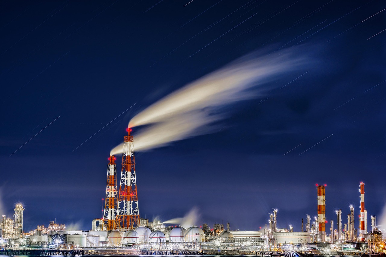 découvrez ce que sont les émissions de gaz à effet de serre, leur impact sur l'environnement et les solutions pour réduire leur production afin de lutter contre le changement climatique.